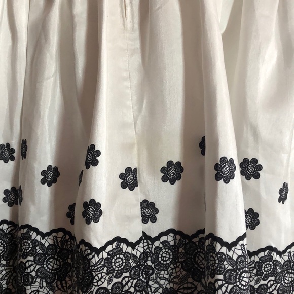 A chic girls dress. Perfect for any occasion! - Picture 4 of 5